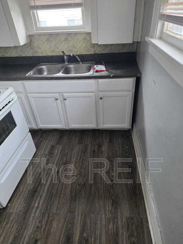 Photo - 1023 Barrie Ave