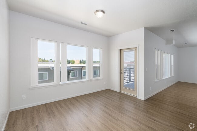 3BR, 2BA - 1298SF - Living Room
