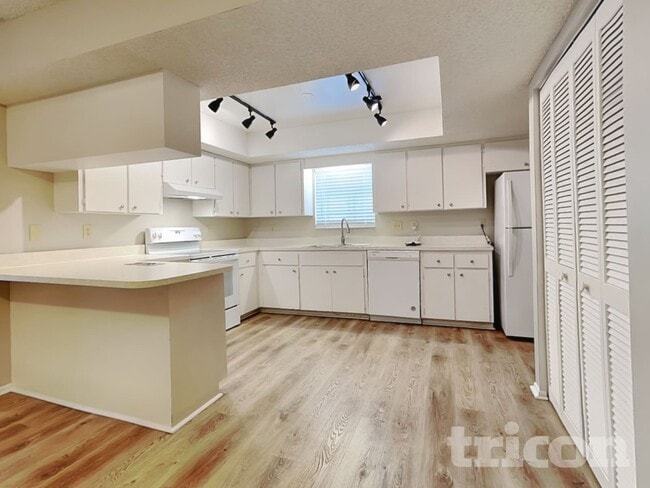 Photo - 4918 Ithaca Ln