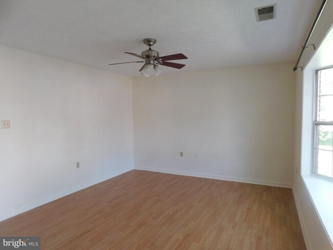 Photo - 214 Banbury Terrace