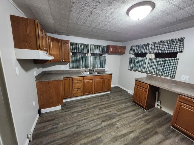 Photo - 523 W Trusler St