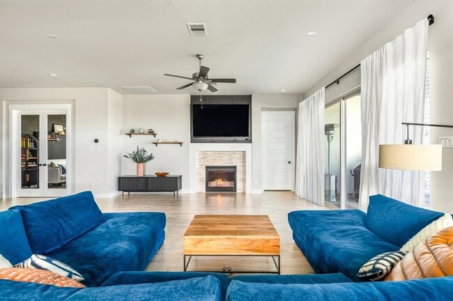 Photo - 124 Mendocino Ln