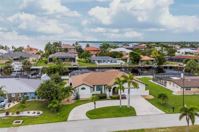 Building Photo - 105 Sinclair St SE