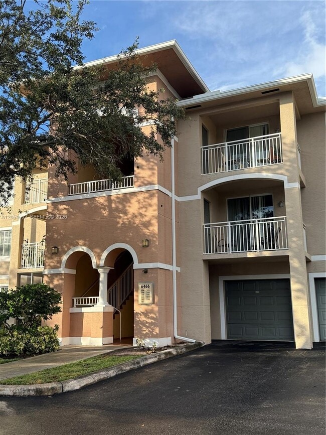 Building Photo - 6466 Emerald Dunes Dr Unit 206