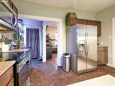 Photo - 800 SW Brockwood Ave