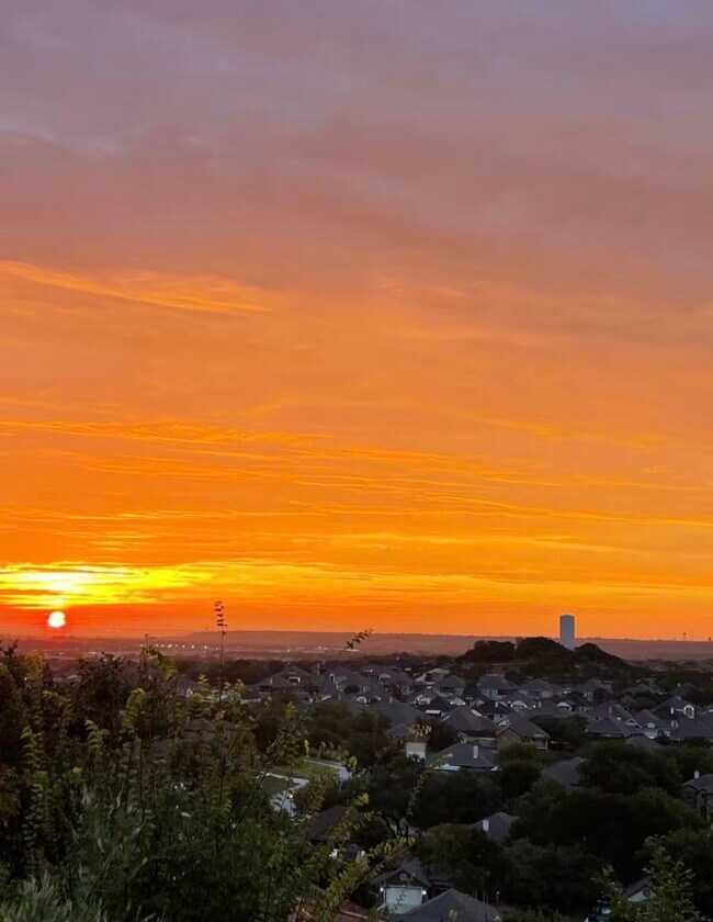 Photo - 1915 Sutton Pl