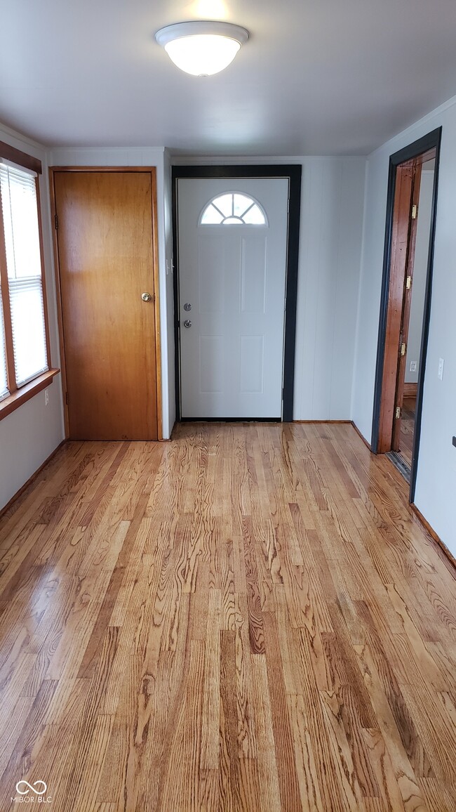 Photo - 727 W Washington St
