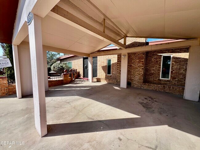 Photo - 339 Medina St