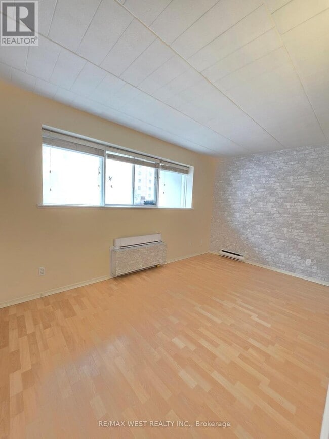 Photo - 238 Shuter St Unit A