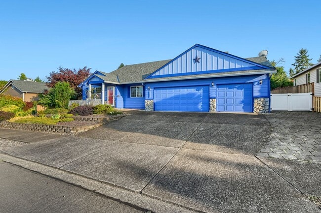 Building Photo - Single-Level 4BR/2BA Ranch — Spacious 3-Car Garage & Low-Maintenance Yard (Oregon City / Fairway ...