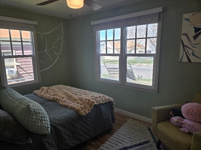 Photo - 745 Lennox St