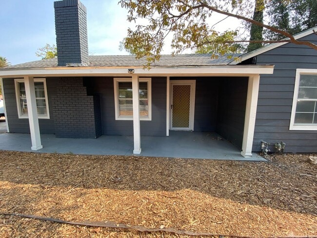 Photo - Beauitfully upgrade 3 Bedroom on large lot!