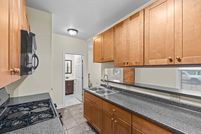 Photo - 137 Park St Unit APT 1