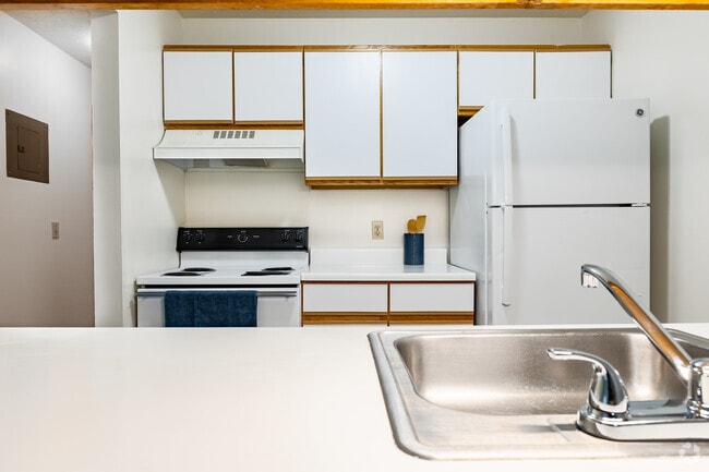 2BR, 1BA - 950SF - Kitchen