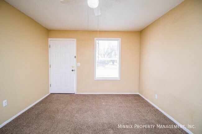 Photo - 330 E Lynn St