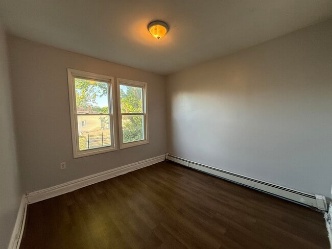 Building Photo - 166 Lexington Ave Unit 2R