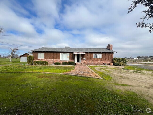 Building Photo - Orchard property  in Madera Rental