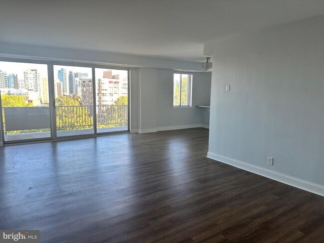 Building Photo - 8315 N Brook Ln Unit 2-902