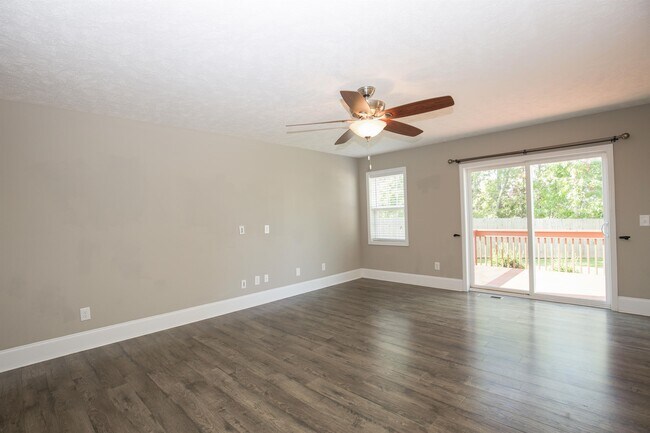 Photo - 111 Lightwater Dr