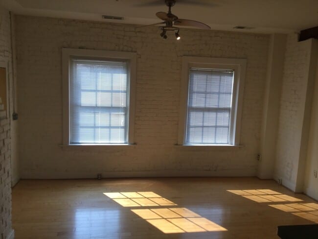 Photo - 301 Goshen St Unidad 2F