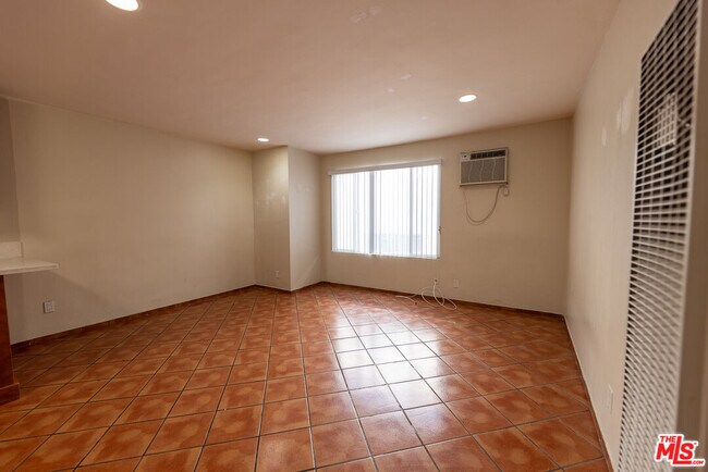 Photo - 947 Westmoreland Ave Unidad 207