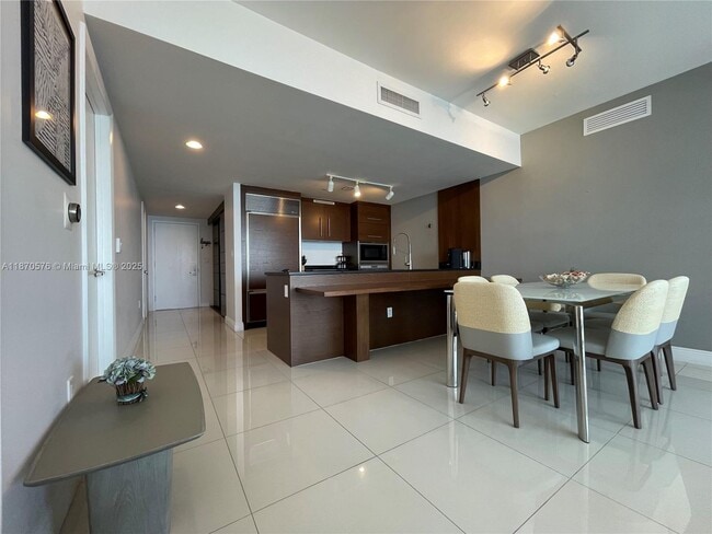 Photo - 475 Brickell Ave Unit 3807