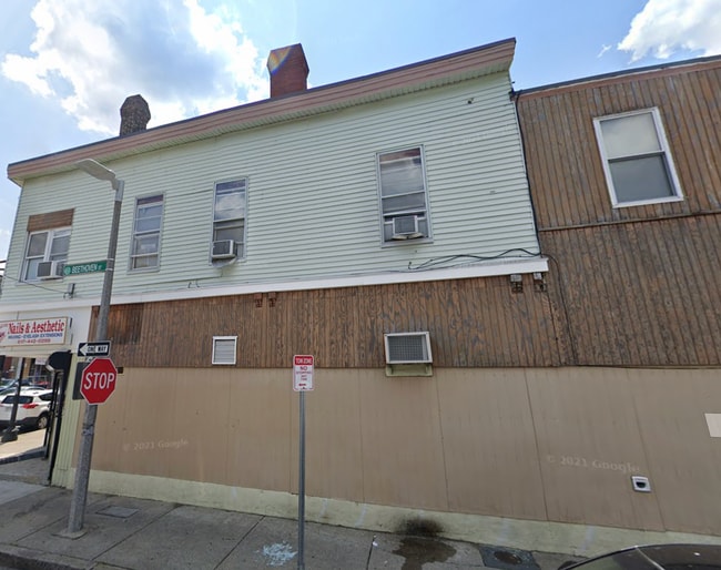 Building Photo - 3103 Washington St Rental