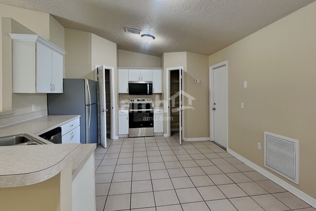 Photo - 224 Sawyerwood Pl
