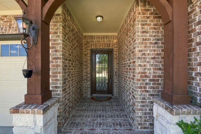 11022 Sarah Bluff Ln