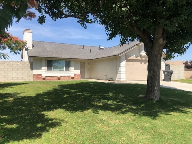 Building Photo - South Bakersfield Home