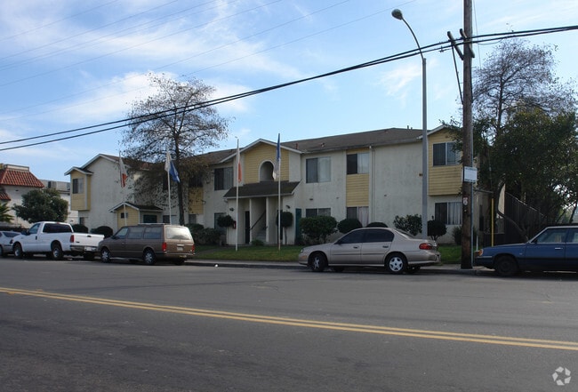 Sunrise Village Apartments - Mar at Chavez