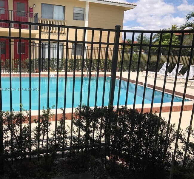 2631 Riverside Dr Unidad 2