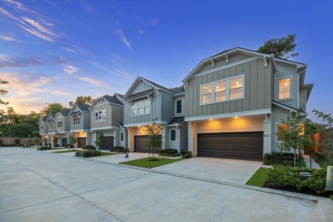 Building Photo - 806 Dawn Meadows Dr Rental