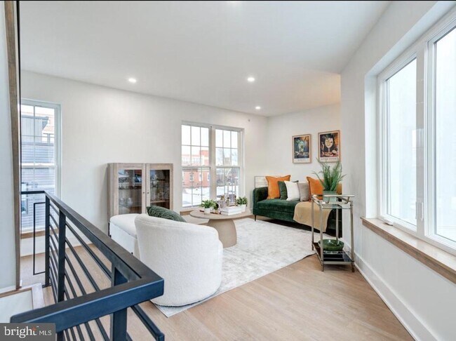 Photo - 437 Memphis St