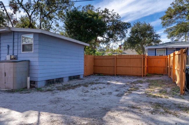 Photo - 606 Woodlawn St