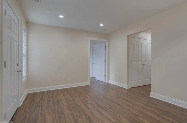 Photo - 435 Pin Oak Dr NW