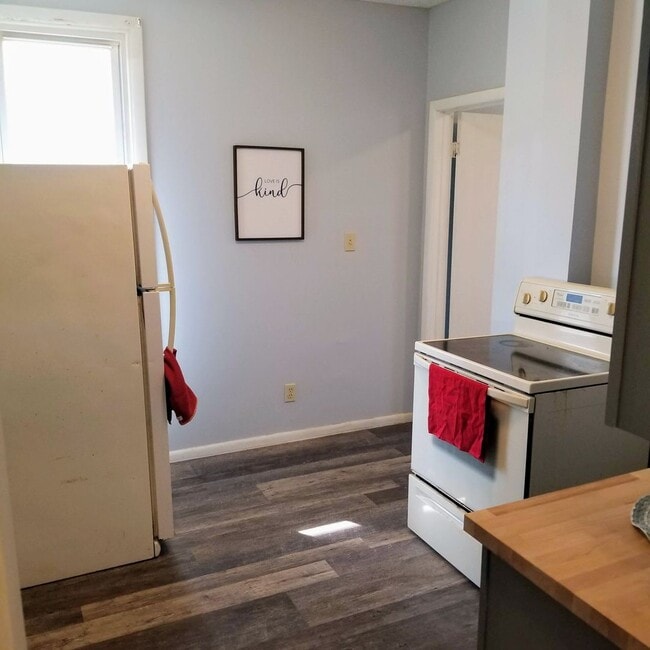 Photo - Cozy Lancaster Apartment in Prime Location Unidad 817-A down