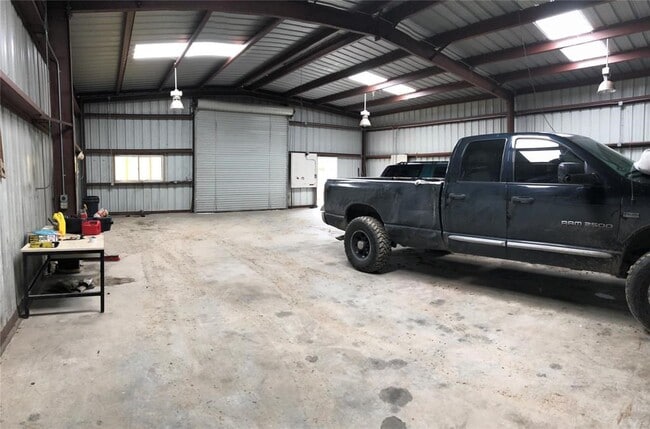 Photo - 16811 Avenue A