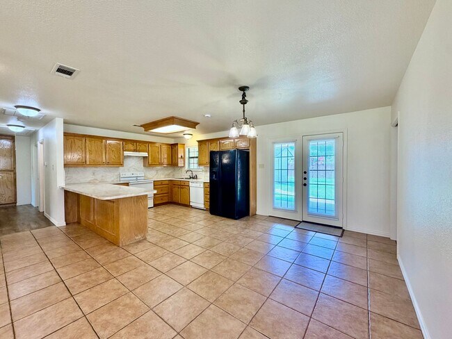 Photo - 525 W Lloyd St