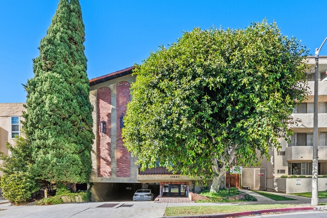 Building Photo - 11661 Goshen Ave