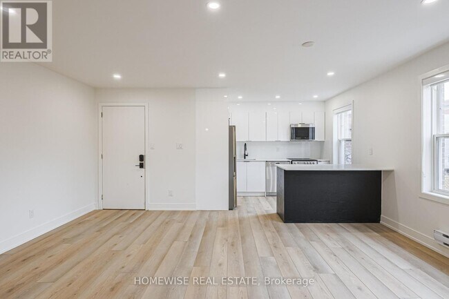 Photo - 383 Spadina Rd