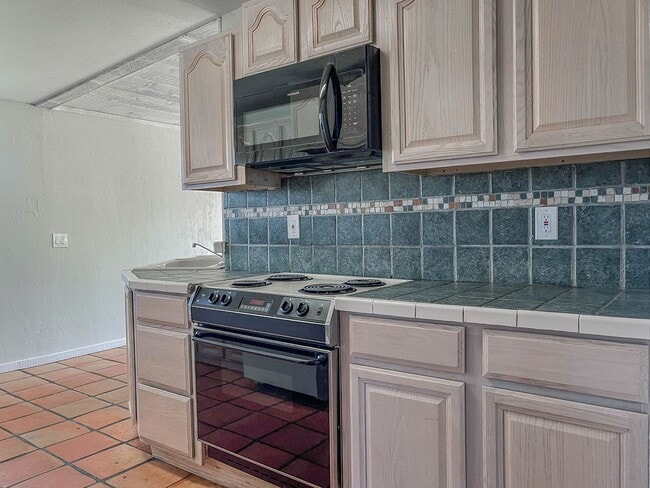 Photo - Beautiful Kitchen Waiting to Be Cooked In