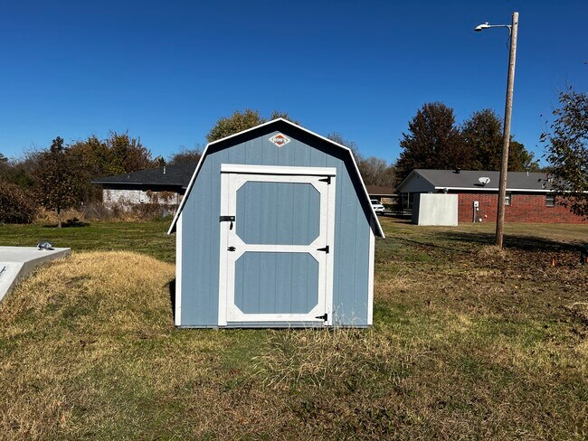 Included storage building - 374 Willow St