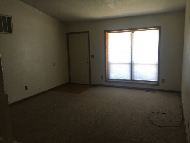 Living Room - 613 Pepper Ridge Ct Unit 613
