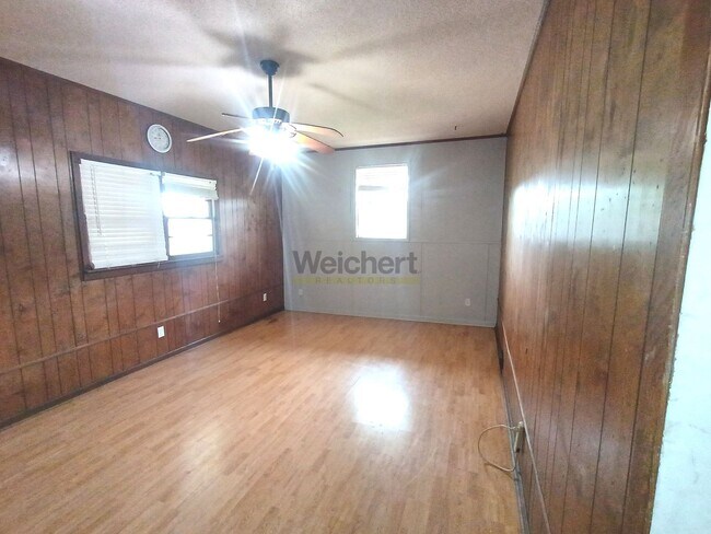 Photo - 4-Bed, 2-Bath house with huge backyard