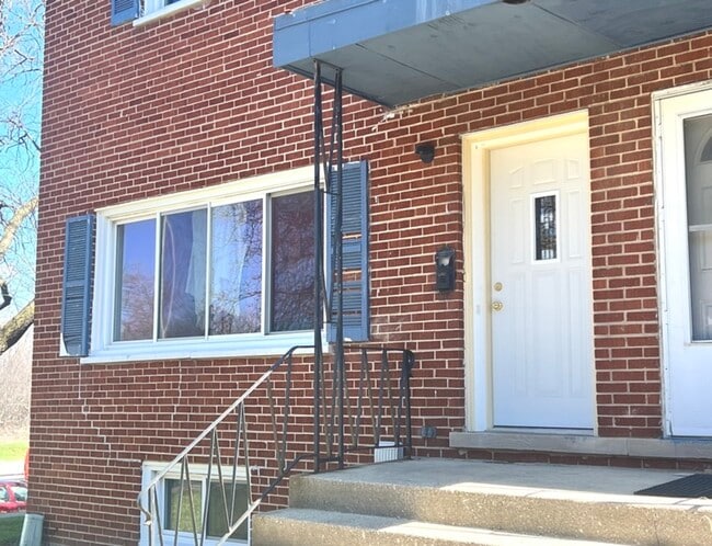 Building Photo - 905 W North Ave Rental