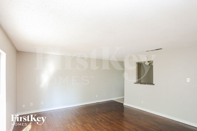 Photo - 908 Wandering Way Dr