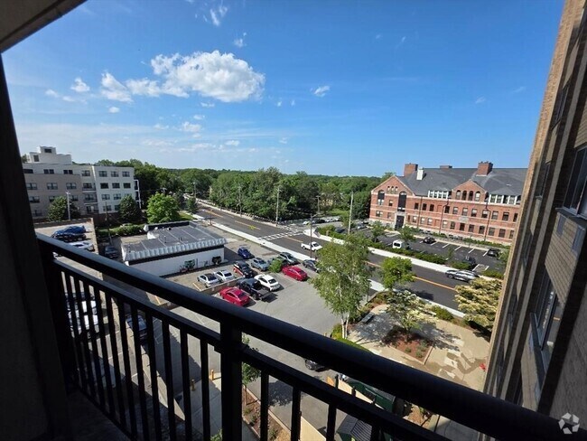 Building Photo - 1025 Hancock St Unit 6K Rental