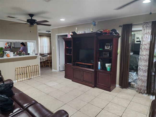 Photo - 7903 Sharpview Dr