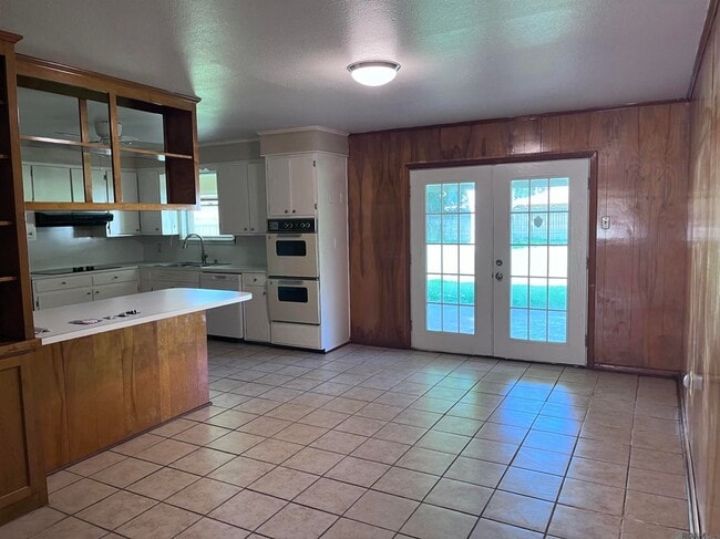 Photo - 3135 Woodcrest Dr